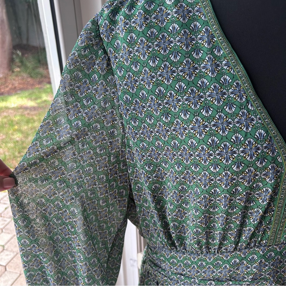 Max Studio Green Printed V-Neck Long Sleeve Mini Dress - Picture 4 of 8